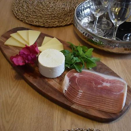 Charming Stone House In Old Town ツァヴタット