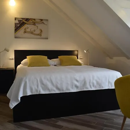 Charming Stone House In Old Town Apartman