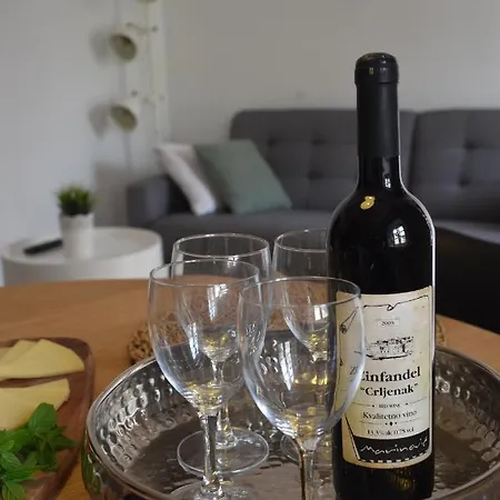 Charming Stone House In Old Town アパート ツァヴタット