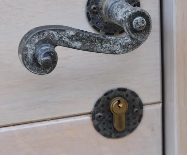 Charming Stone House In Old Town Apartment