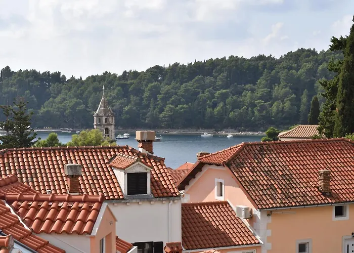 Charming Stone House In Old Town Apartment