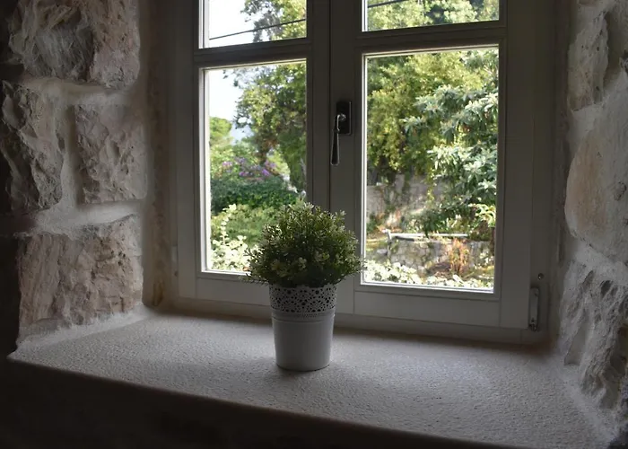 Charming Stone House In Old Town Apartment