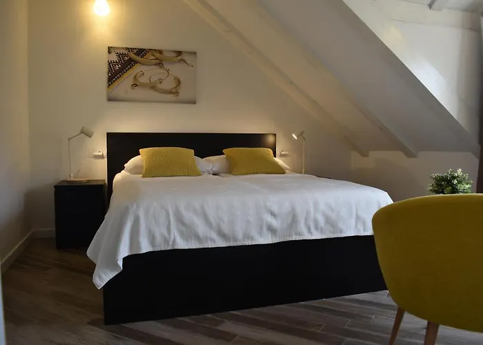 Charming Stone House In Old Town Apartment