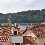 Charming Stone House In Old Town Apartamento