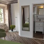 Charming Stone House In Old Town Apartamento
